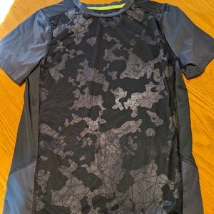 Gray camo active t-shirt